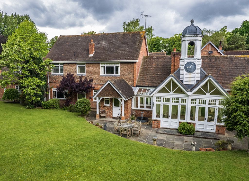 4 bed country house for sale in Frittenden Road, Staplehurst, Tonbridge
