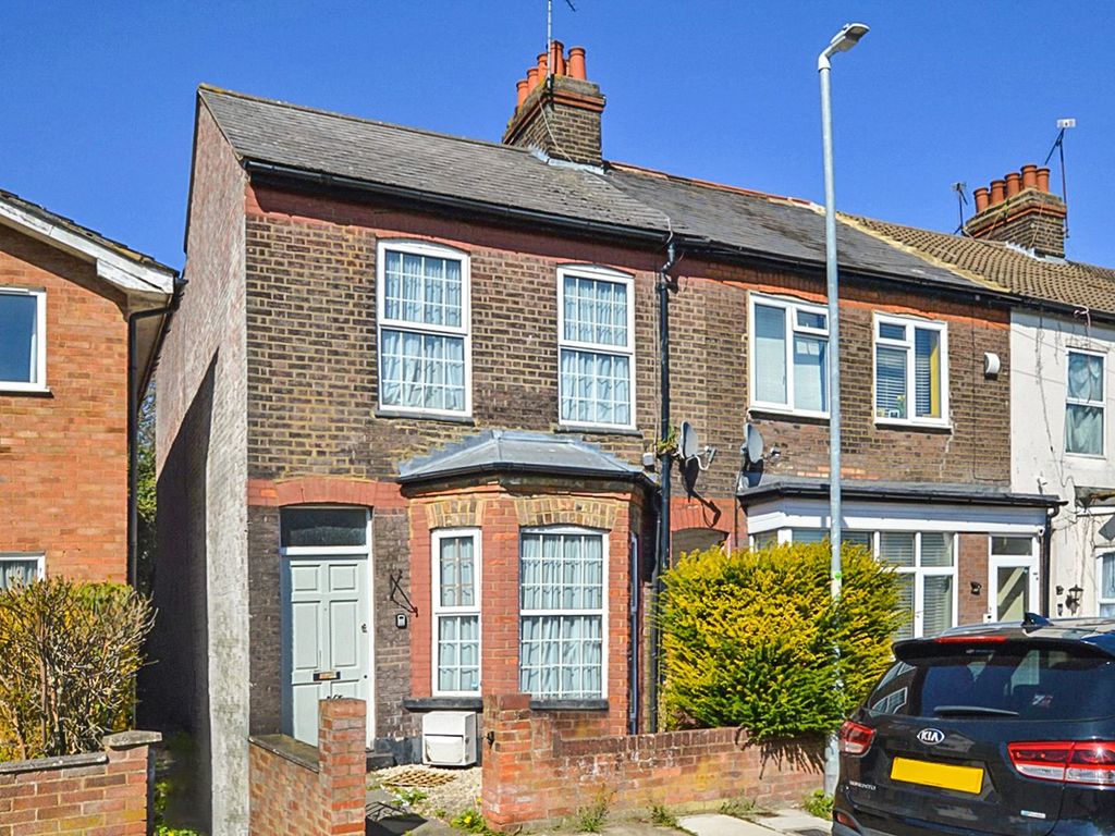 3 bed end terrace house for sale in St. Peters Road, Dunstable