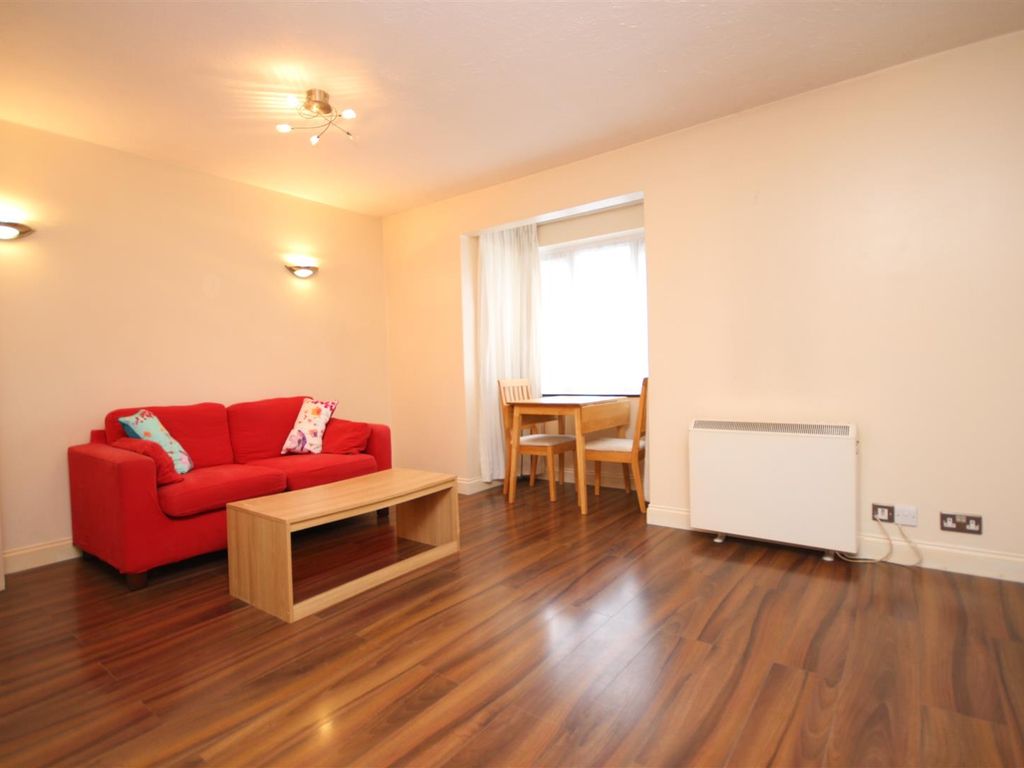 Studio to rent in Perry Avenue, Acton W3 Zoopla