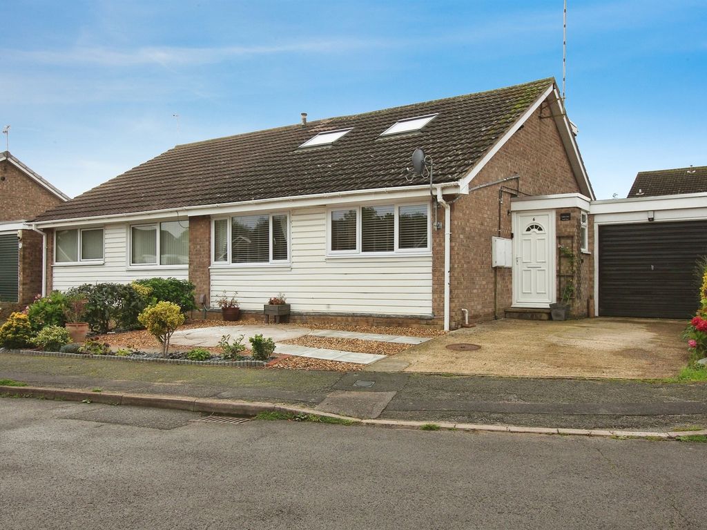 4 bed semidetached bungalow for sale in Baltic Close, Corby NN18, £