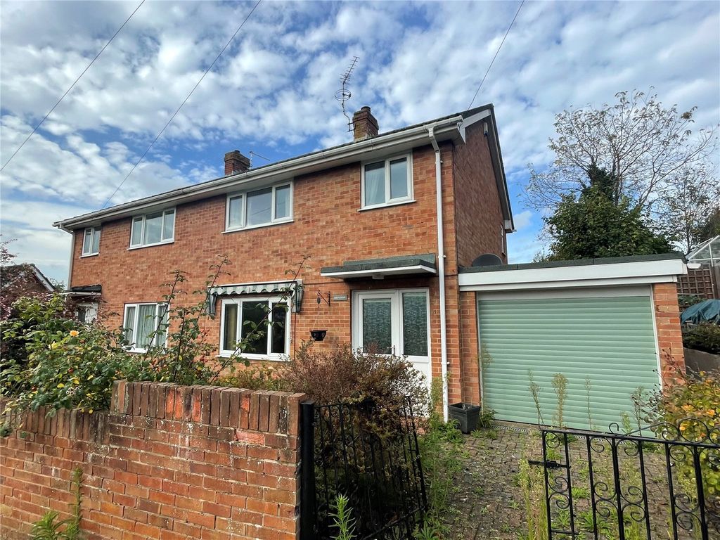 3 bed semidetached house for sale in Birches Drive, Stroud