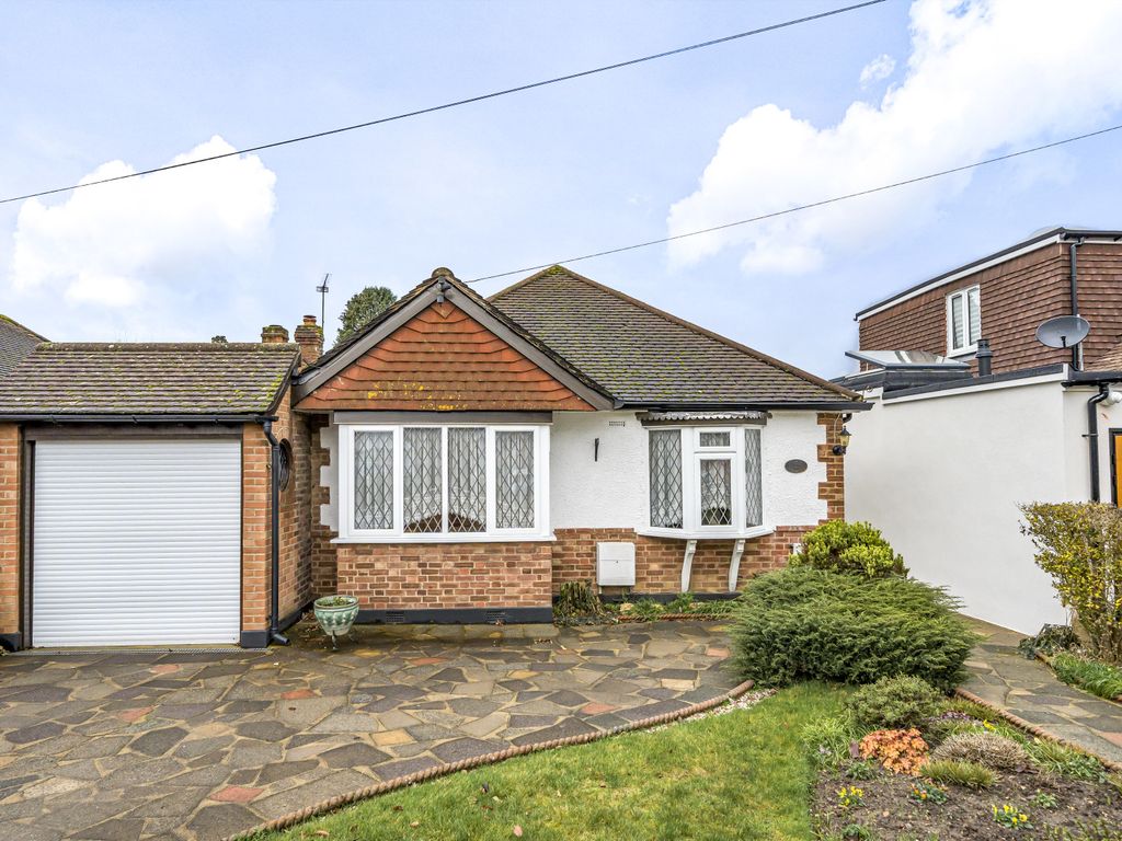 3 bed bungalow for sale in Old Charlton Road, Shepperton TW17 Zoopla