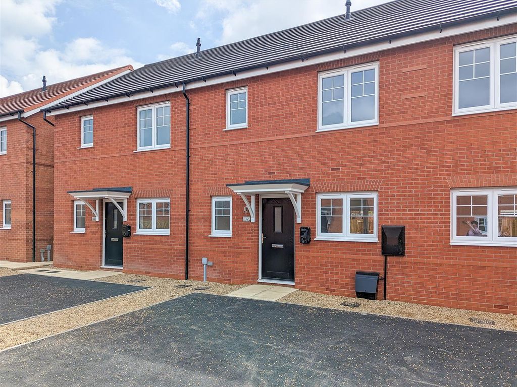 3 bed town house for sale in Skylark Drive, Ruddington, Nottingham NG11