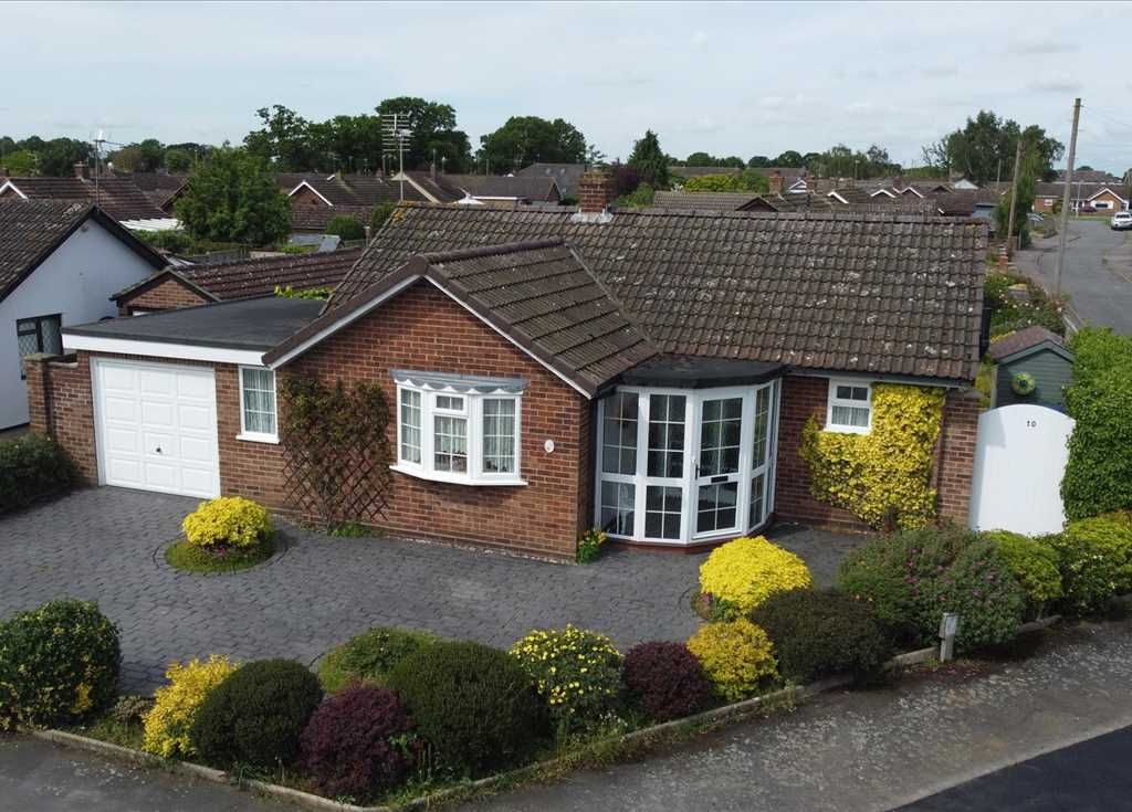 2 bed bungalow for sale in Oregon Road, Kesgrave, Ipswich IP5, £325,000
