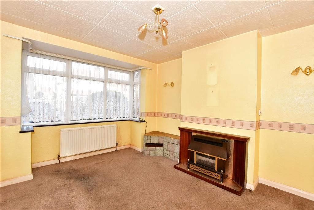 3 bed end terrace house for sale in Newtons Close, Rainham, Essex RM13