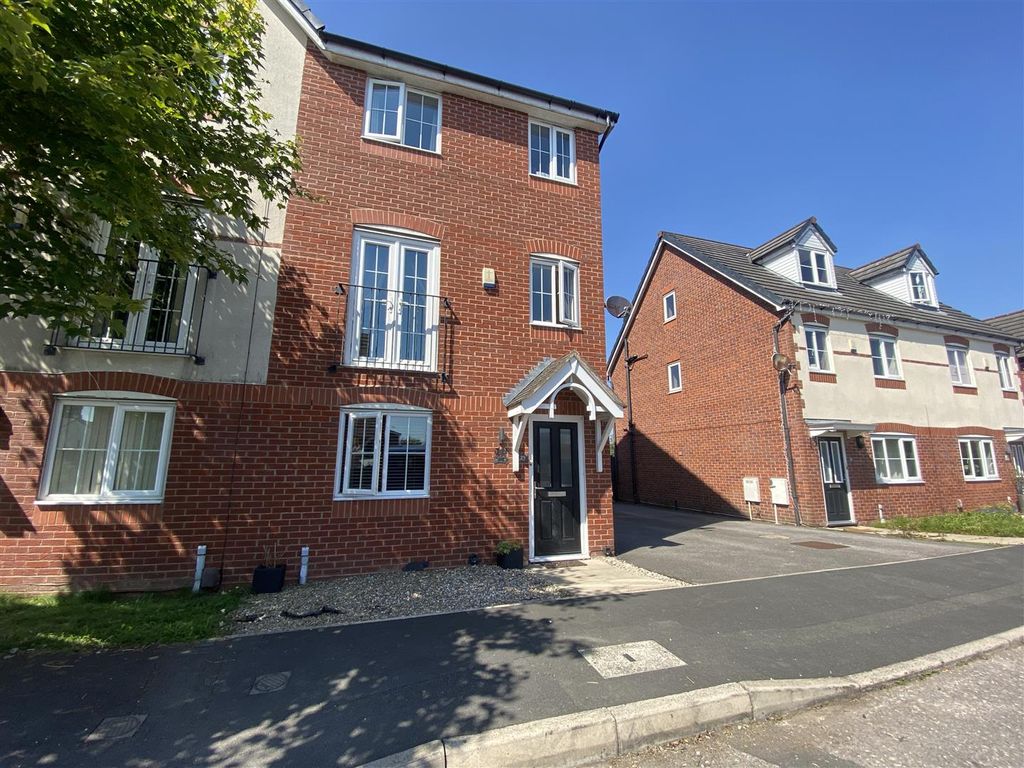 4 bed semidetached house for sale in Alpine Close, Lostock Hall