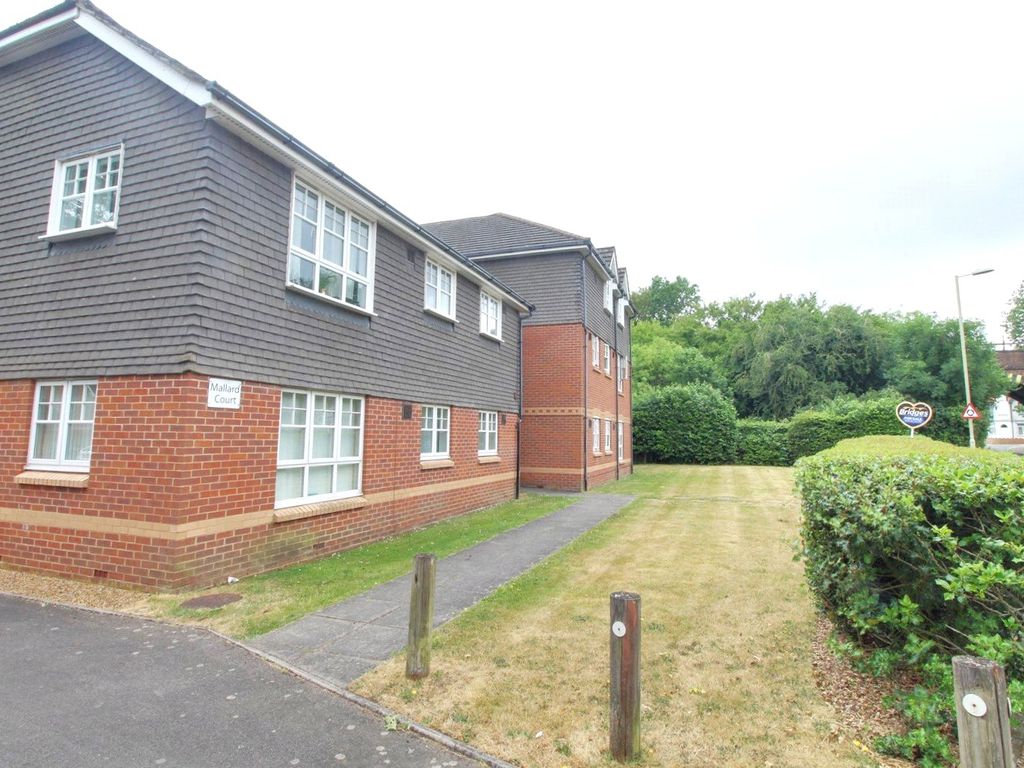 2 bed flat for sale in Boxalls Lane, Aldershot, Hampshire GU11 Zoopla