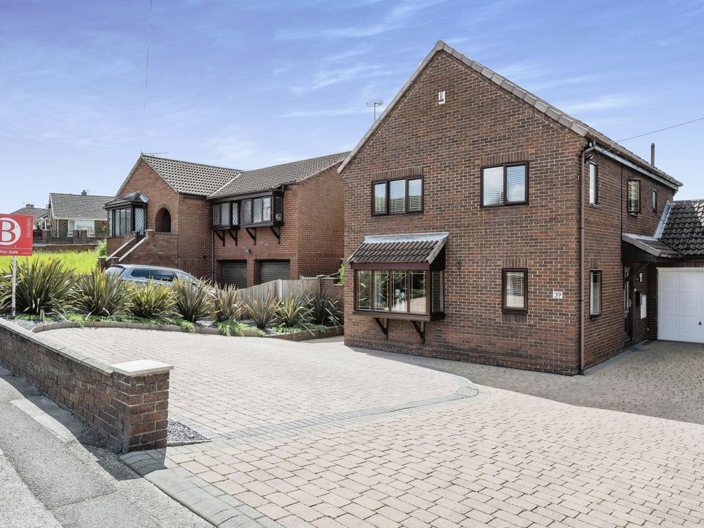 4 bed detached house for sale in Grosvenor Road, Bircotes, Doncaster