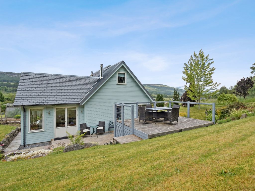 3 bed detached house for sale in Old Struan, Pitlochry, Perthshire PH18, £385,000 Zoopla