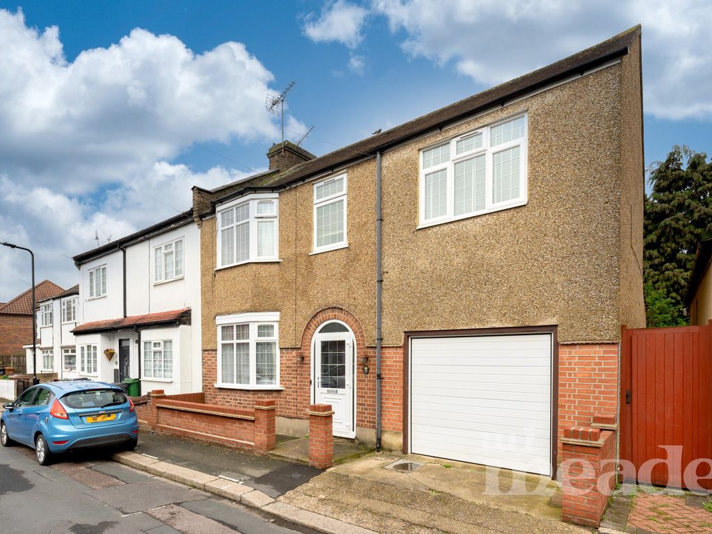 4 bed semidetached house for sale in Suffield Road, London E4 Zoopla