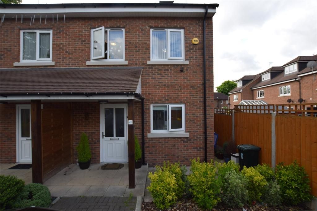 3 bed semidetached house to rent in North Hill Drive, London, United