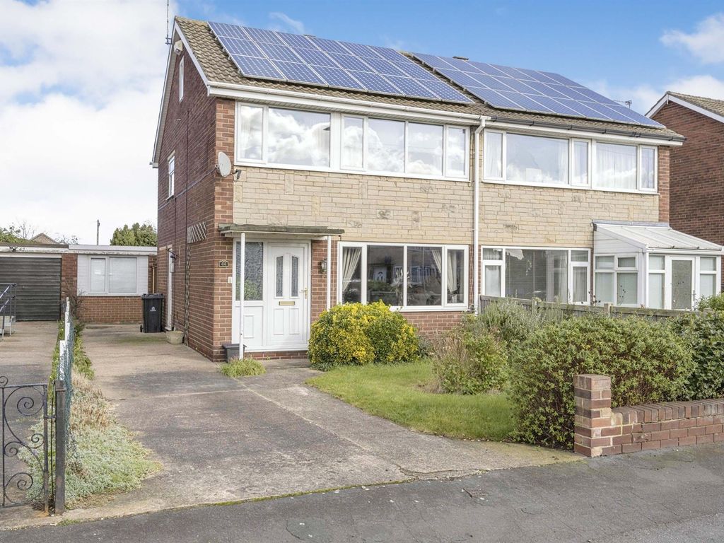 3 bed semidetached house for sale in Menson Drive, Hatfield, Doncaster
