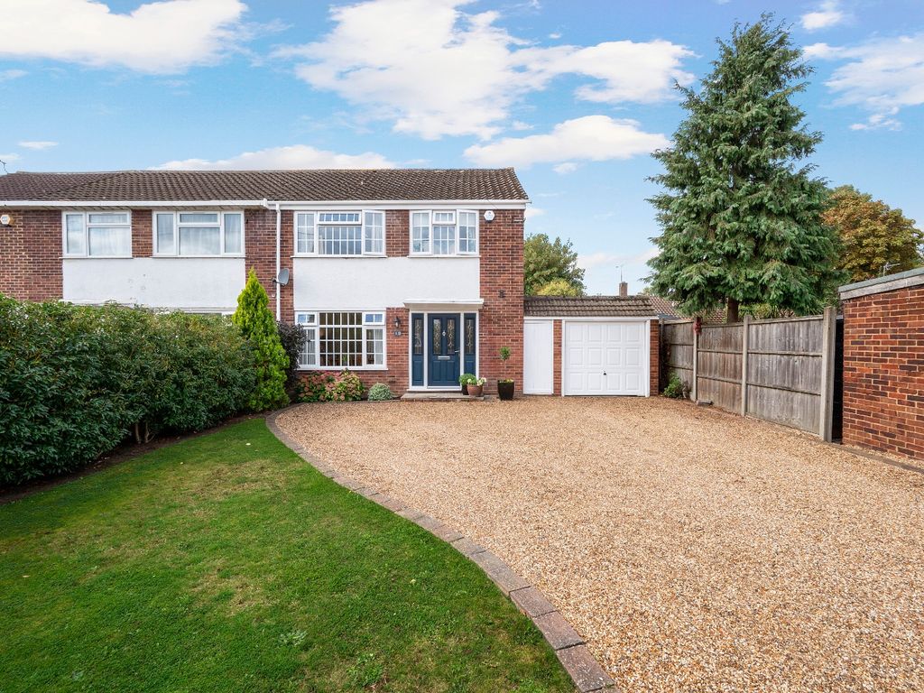 3 bed semidetached house for sale in Rosewood Drive, Shepperton