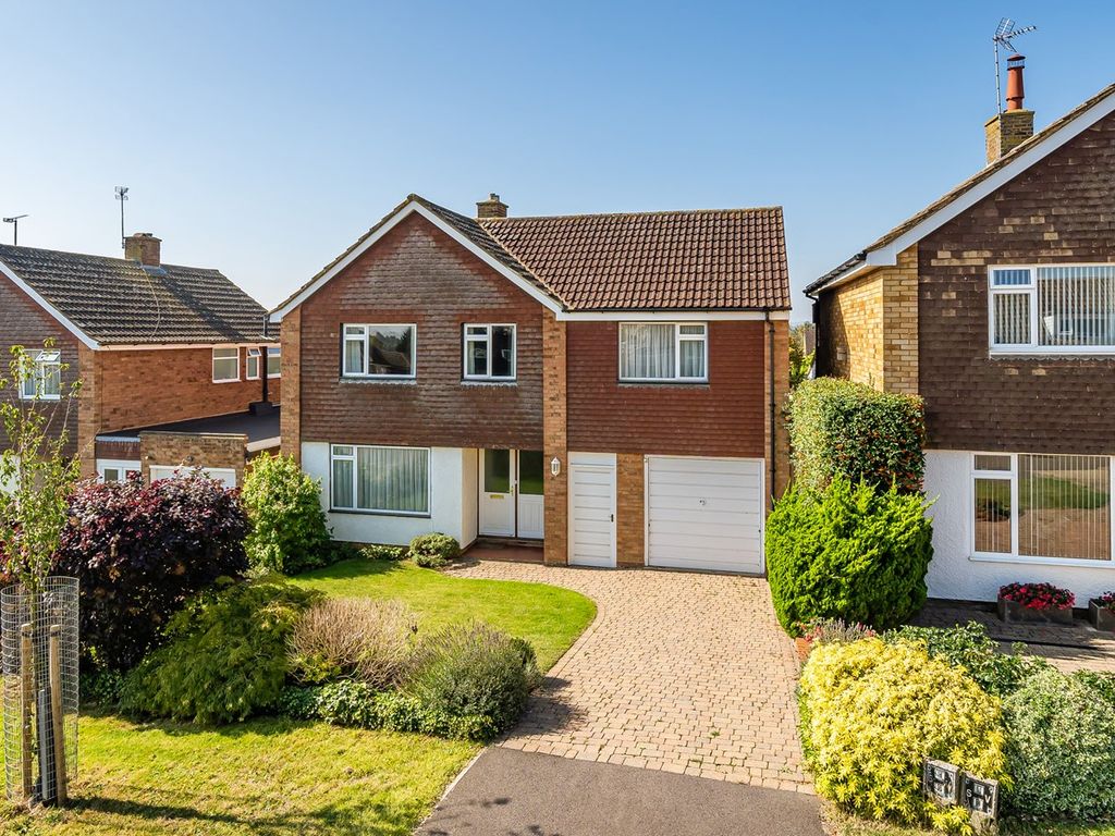 4 bed detached house for sale in Millard Way, Hitchin SG4, £695,000