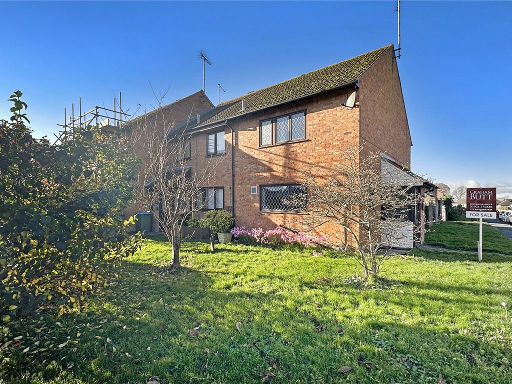 3 bed end terrace house for sale in Dingley Road, Rustington