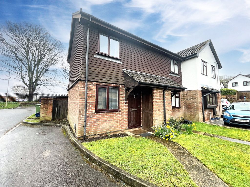 1 bed terraced house for sale in Beaumont Grove, Aldershot, Hampshire
