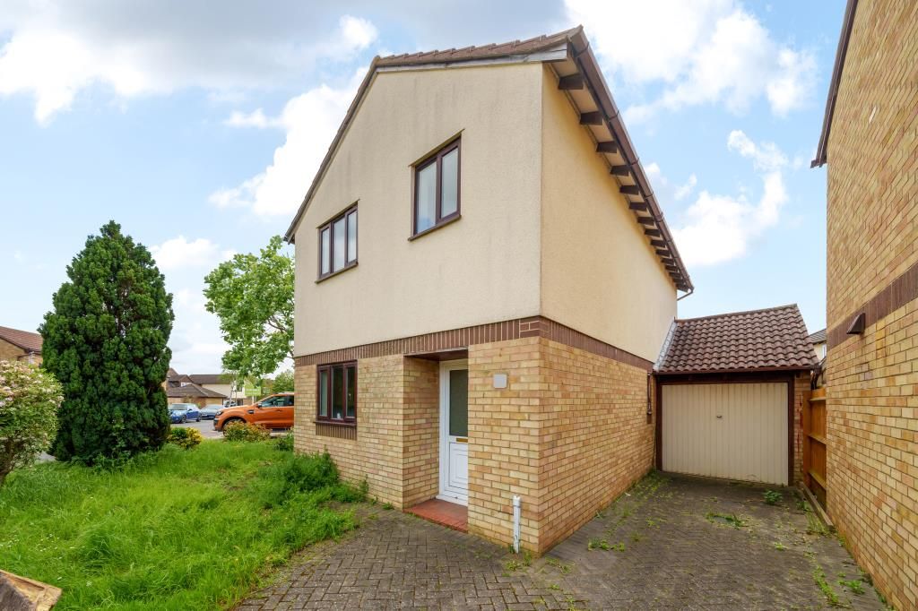 4 bed detached house for sale in Southwold, Oxfordshire OX26, £350,000