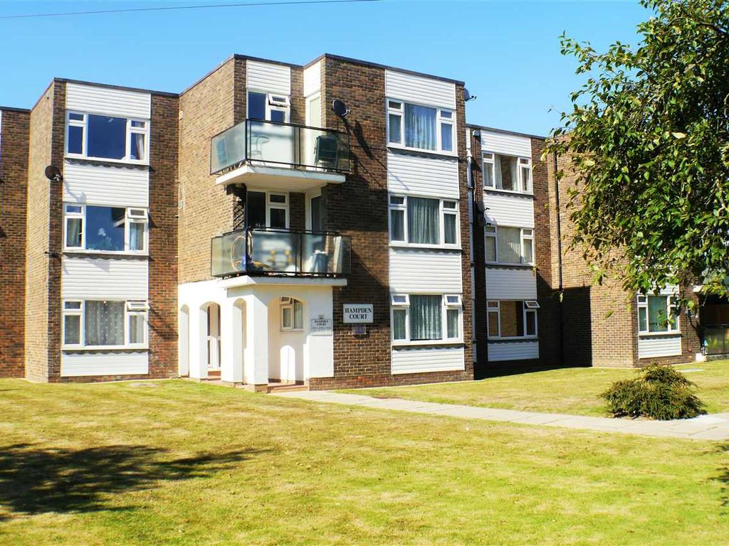 1 bed flat to rent in Hampden Court, Chesswood Road, Worthing BN11, £