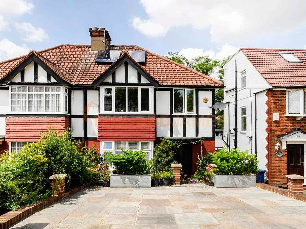 3 bed property for sale in Farm Road, Edgware HA8 Zoopla