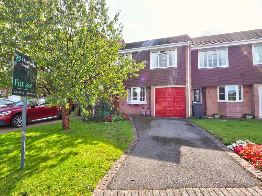 4 bed terraced house for sale in Five Elms Drive, Whitenap, Romsey
