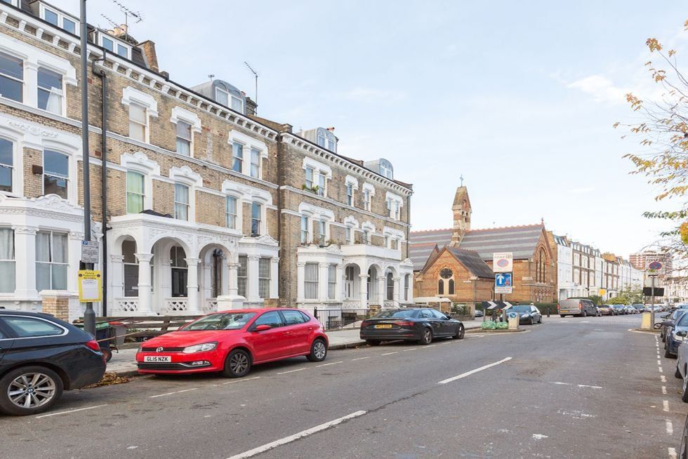 1 bed flat to rent in Sinclair Gardens, London W14, £1,668 pcm Zoopla