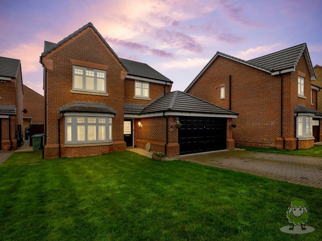 4 bed detached house for sale in Canalside Crescent, Chesterfield S41