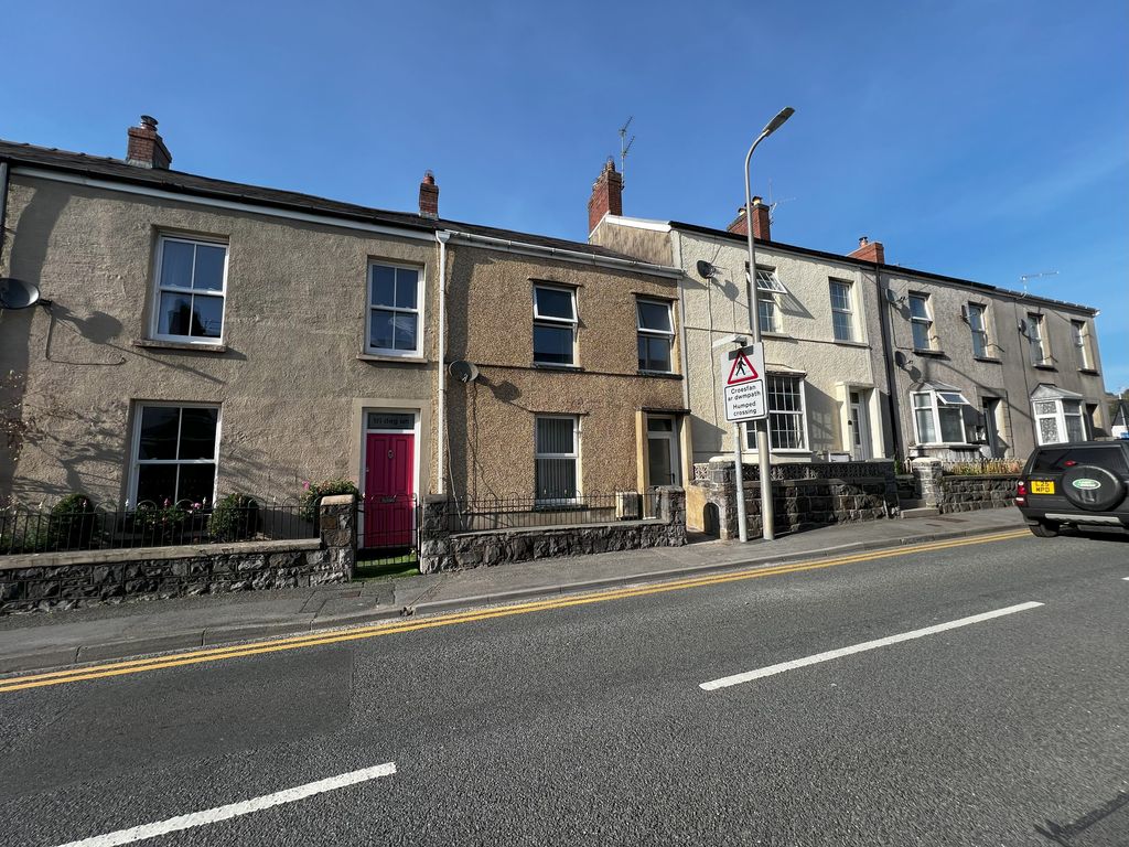 3 bed property to rent in Francis Terrace, Carmarthen, Carmarthenshire