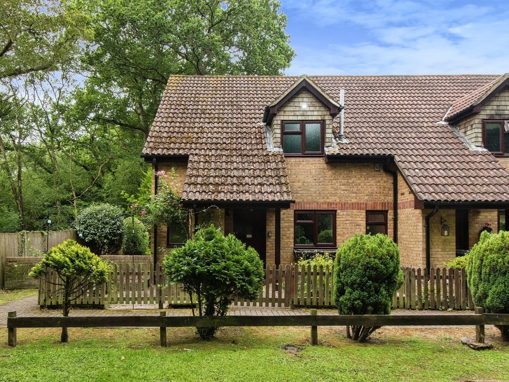 2 bed end terrace house for sale in Fleming Court, North Baddesley