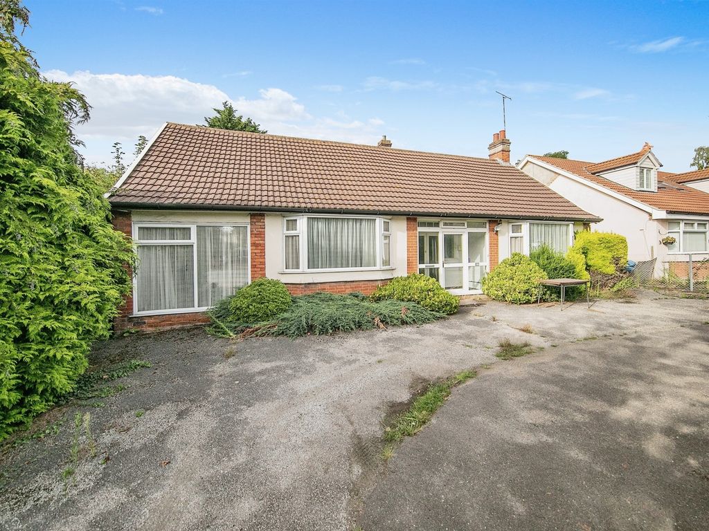2 bed detached bungalow for sale in Valley Road, Ipswich IP1, £400,000