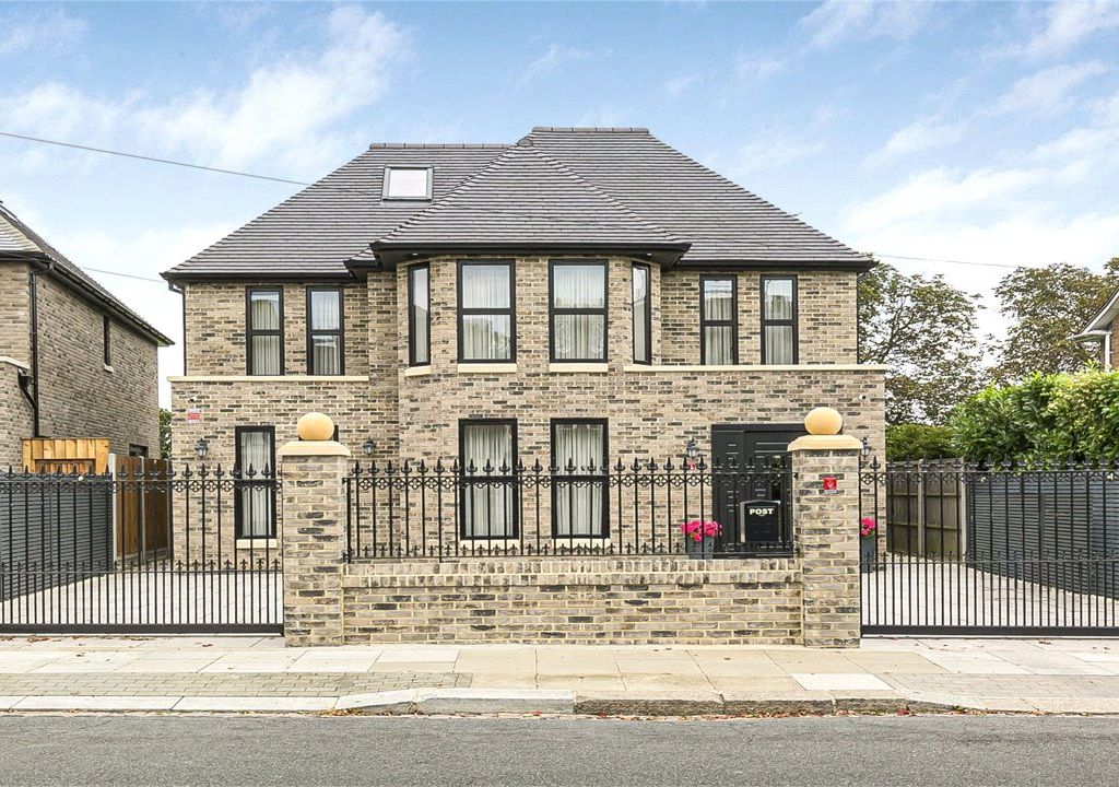 6 bed detached house for sale in Athenaeum Road, Whetstone, London N20