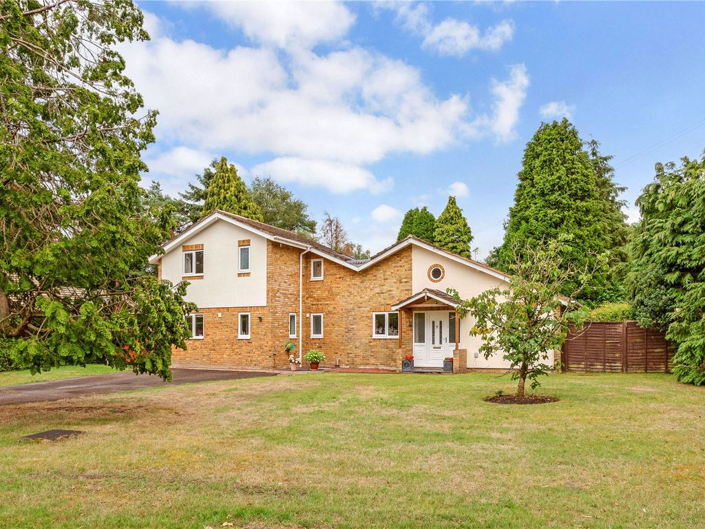 4 bed detached house for sale in Drift Road, Whitehill GU35, £875,000