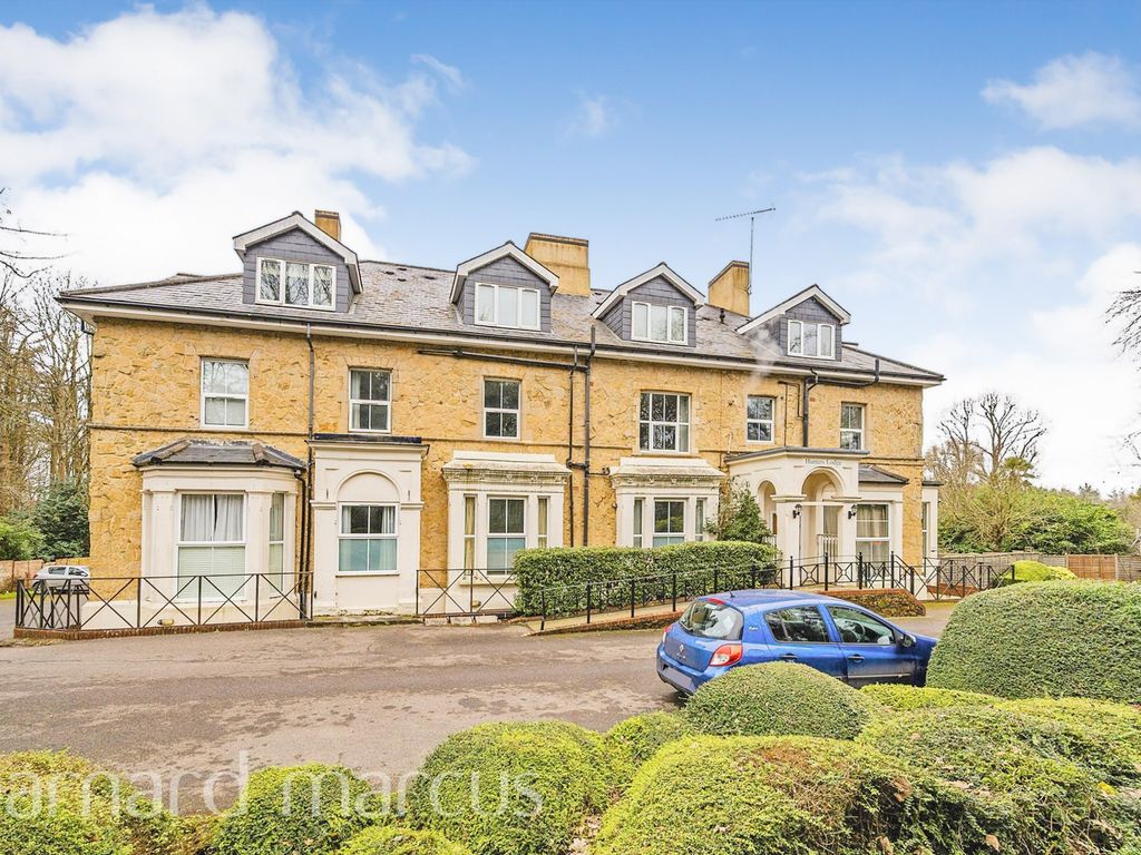 2 bed flat for sale in Nutfield Road, Redhill RH1 Zoopla