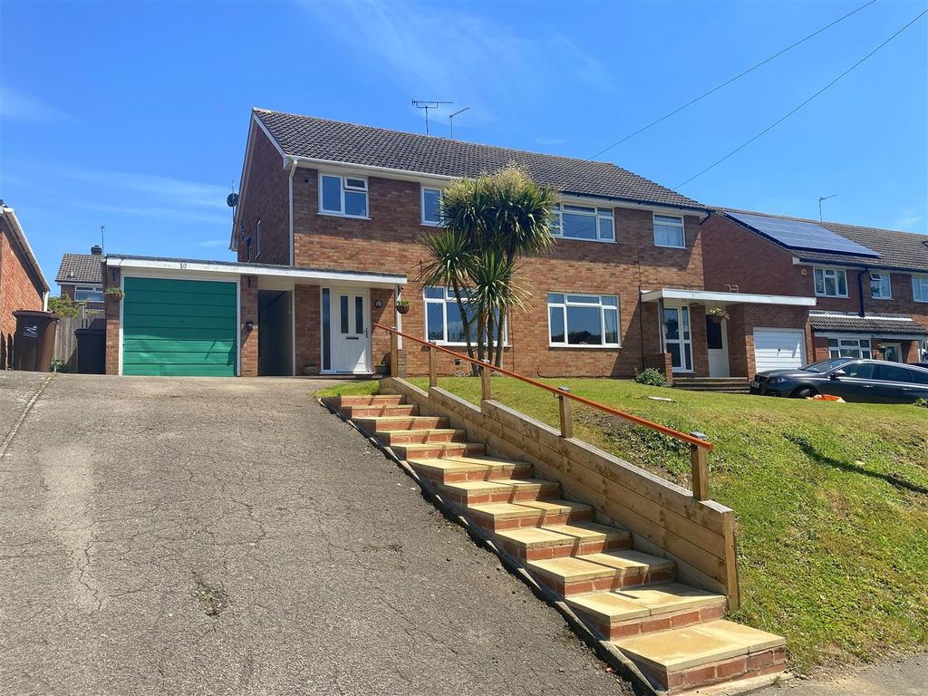 3 bed semidetached house for sale in Hillend Road, Twyning, Tewkesbury