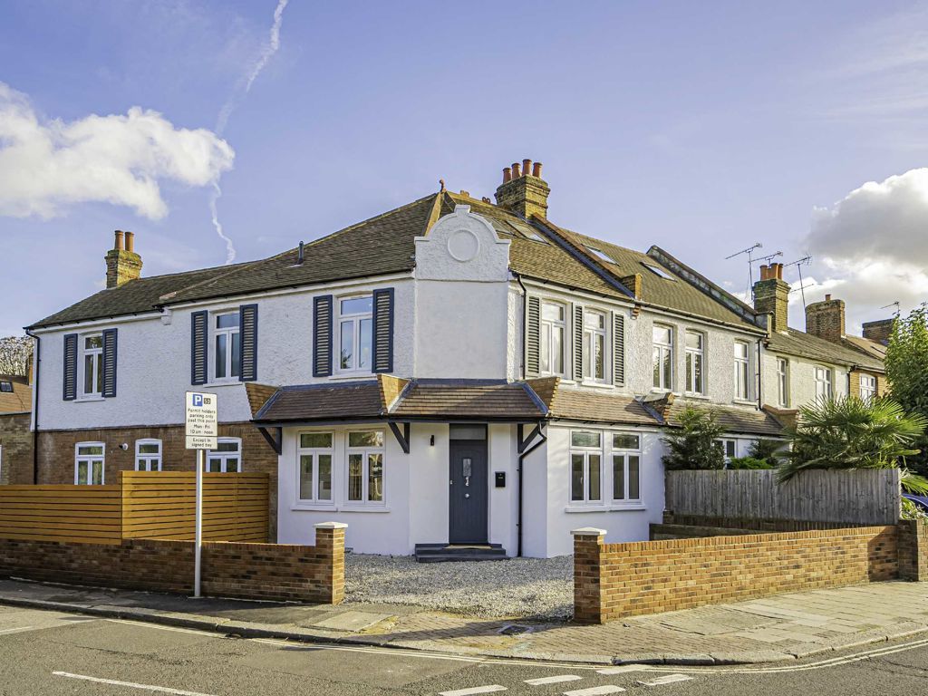 4 bed property for sale in St. Margarets Road, St Margarets, Twickenham