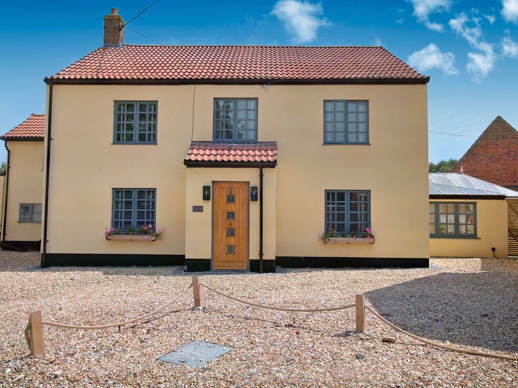 4 bed detached house for sale in Dereham Road, Watton, Thetford IP25