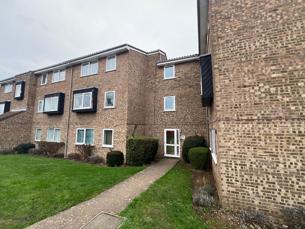 2 bed flat to rent in Old Park Mews, Heston, Hounslow TW5, £1,600 pcm