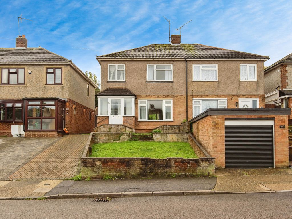 3 bed semidetached house for sale in Crestway, Chatham, Kent ME5, £