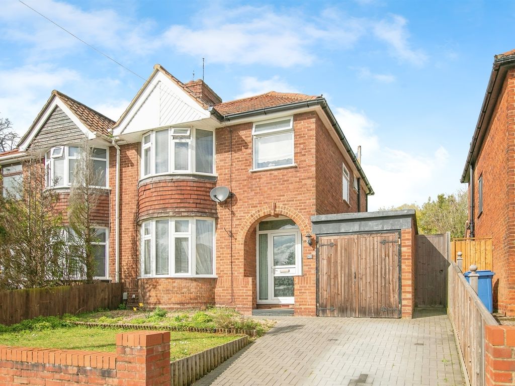 3 bed semidetached house for sale in Belstead Avenue, Ipswich IP2, £