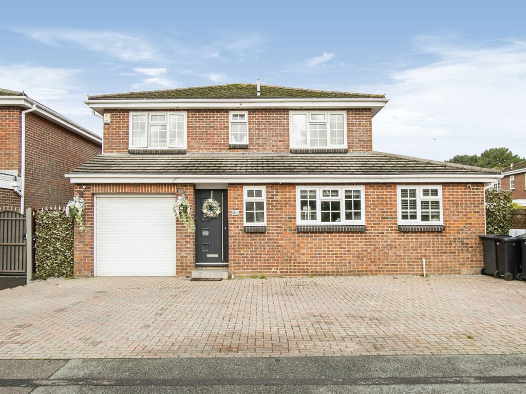 5 bed detached house for sale in Sandringham Close, Muscliff