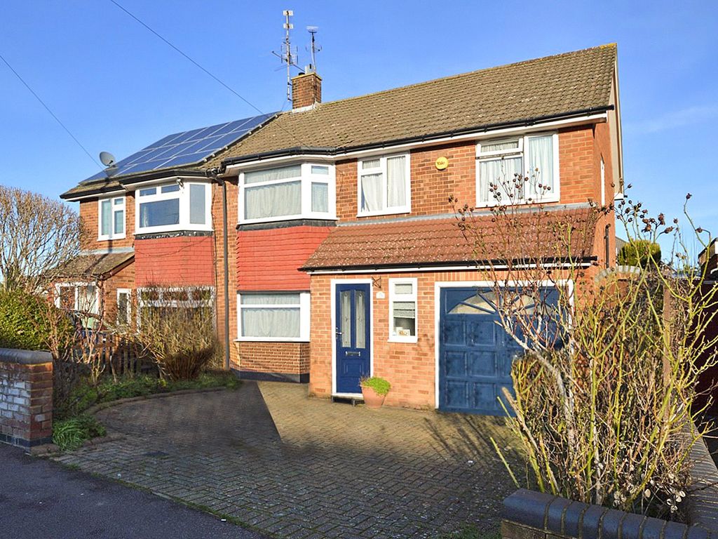 4 bed semidetached house for sale in Drive, Dunstable