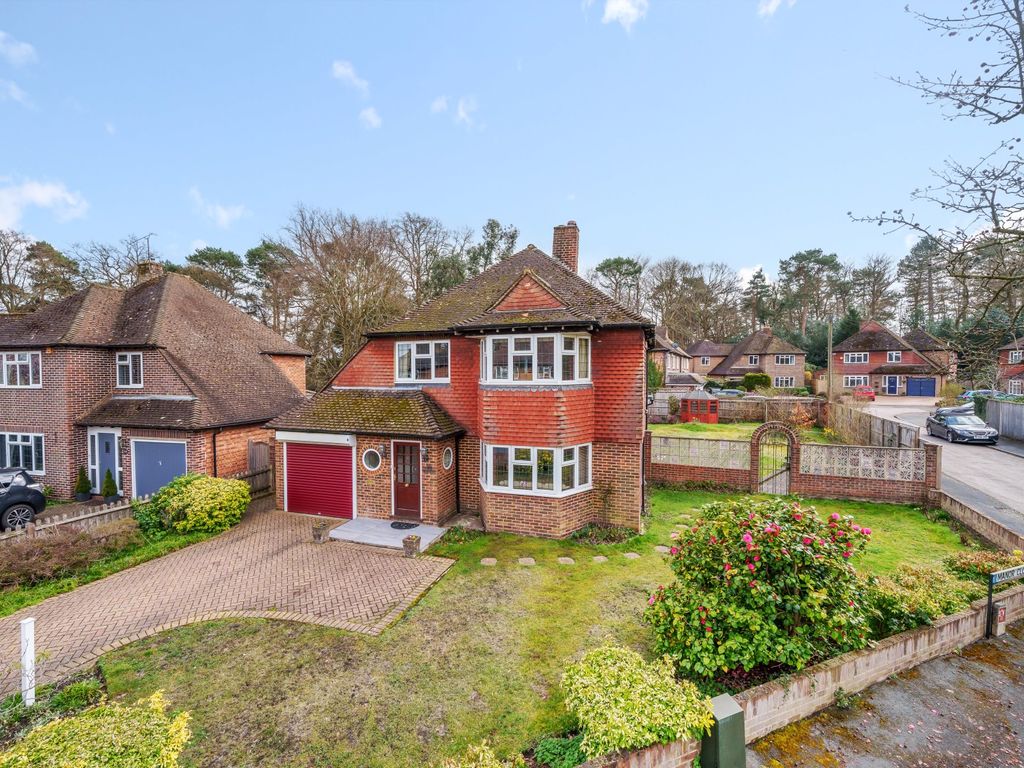 4 bed detached house for sale in Lovelace Drive, Woking, Surrey GU22 Zoopla