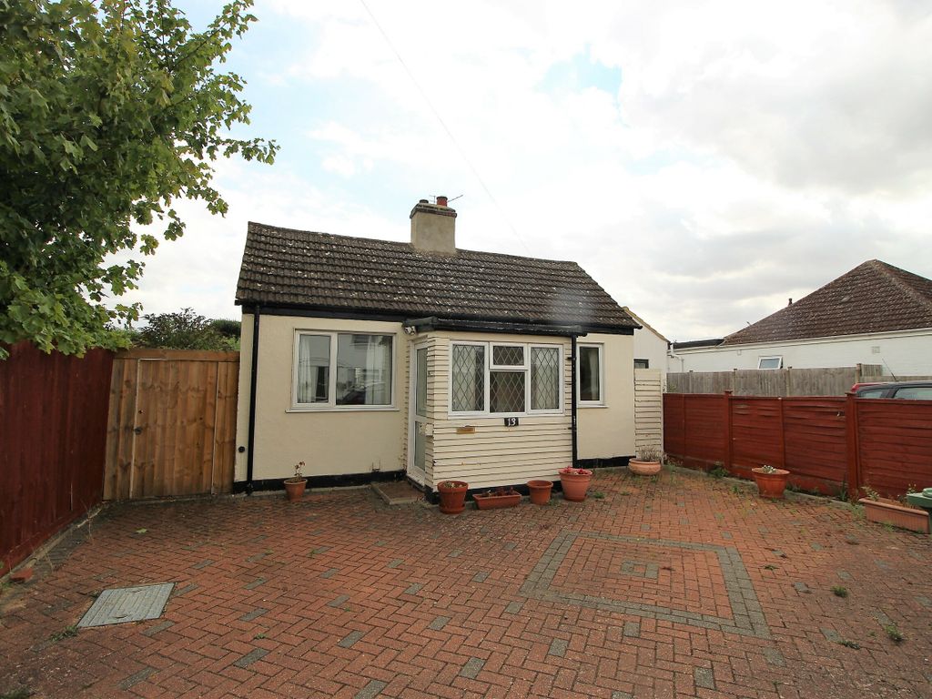 2 bed detached bungalow for sale in Westfield Road, Great Shelford