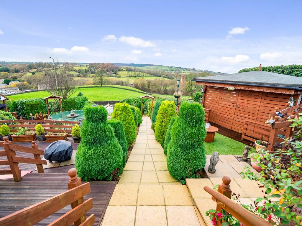 4 bed detached house for sale in Skipton Road, Foulridge, Colne BB8, £