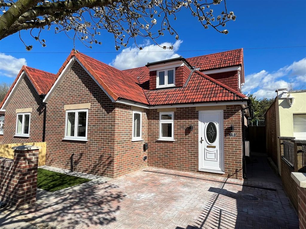 2 bed bungalow for sale in Curtis Road, Whitton, Hounslow TW4 Zoopla