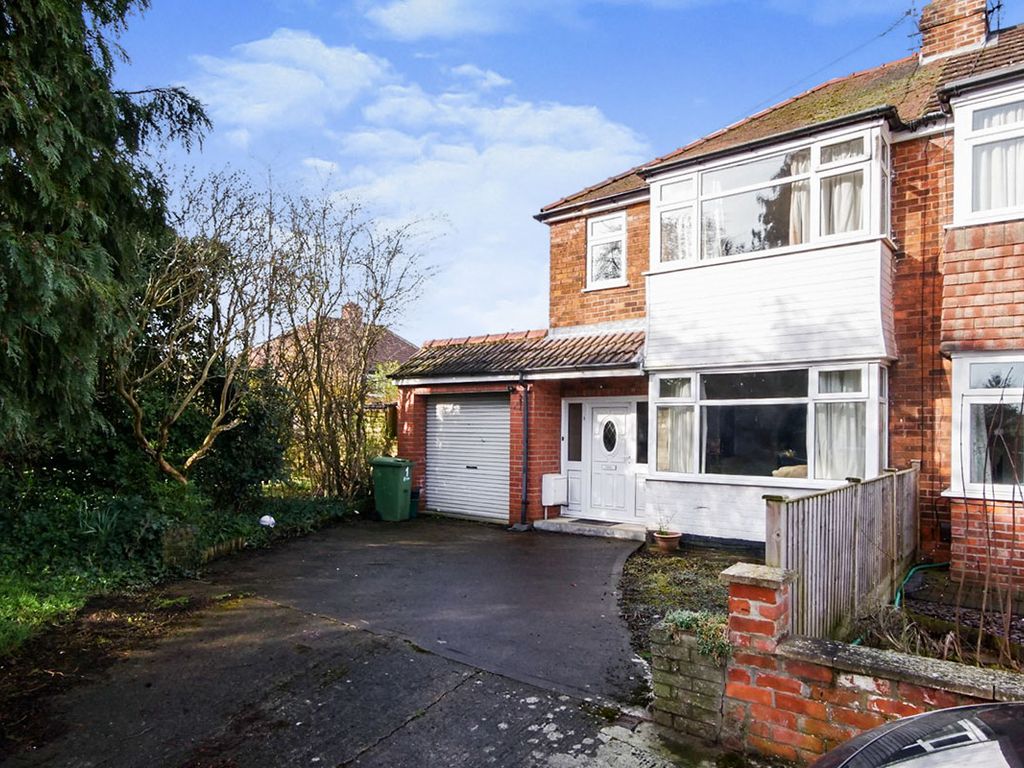 3 bed semidetached house for sale in Albion Avenue, York, North