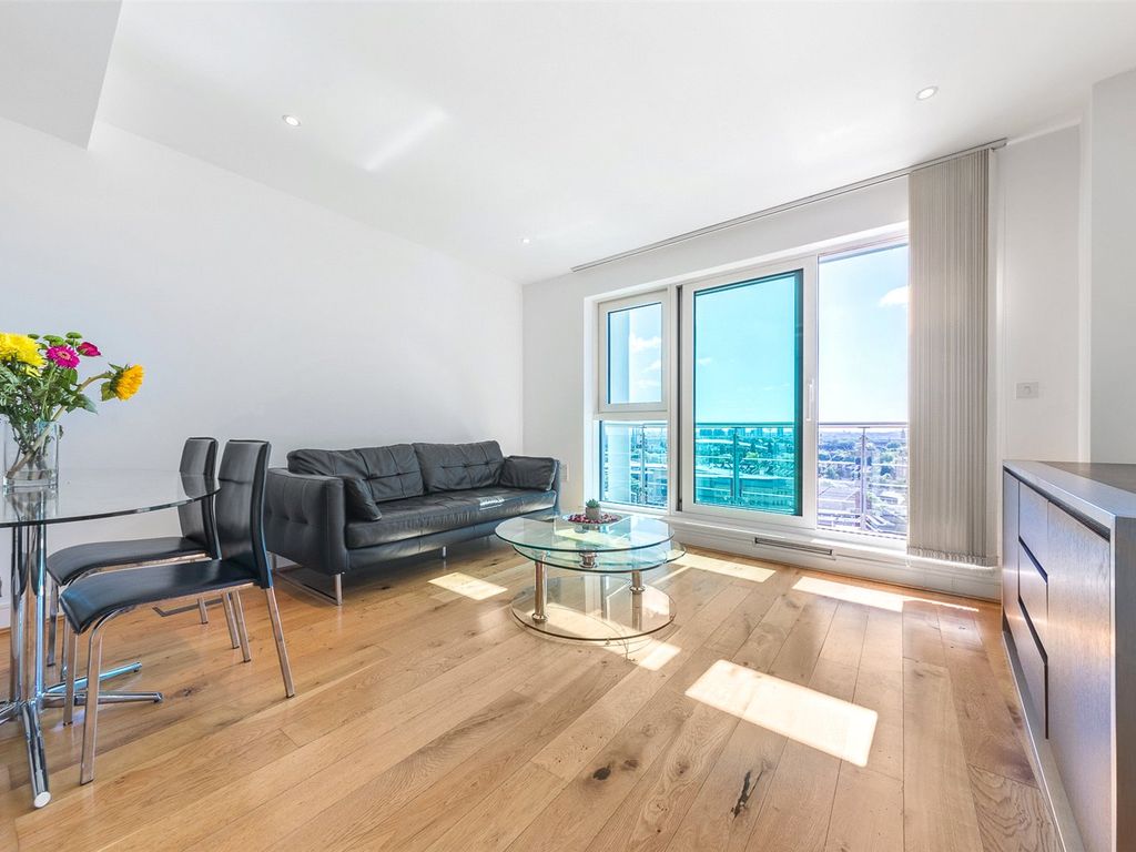 2 bed flat to rent in St. Wharf, Vauxhall, London SW8, £3,250