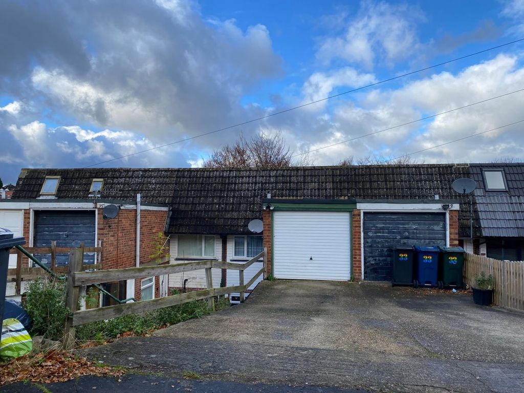 3 bed semidetached house to rent in Carrington Road, High HP12