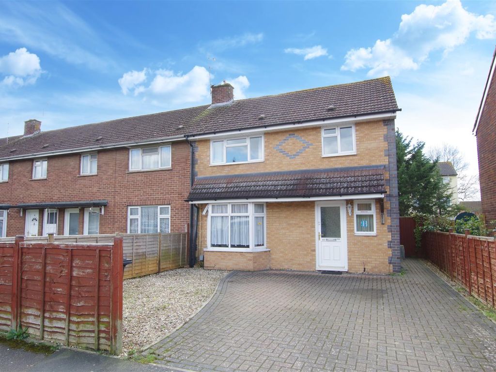 4 bed end terrace house for sale in Raleigh Avenue, Walcot, Swindon SN3
