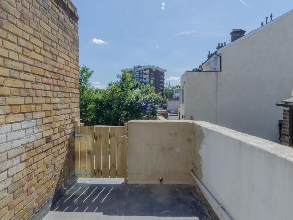 4 bed flat to rent in Blackstock Road, London N4 Zoopla