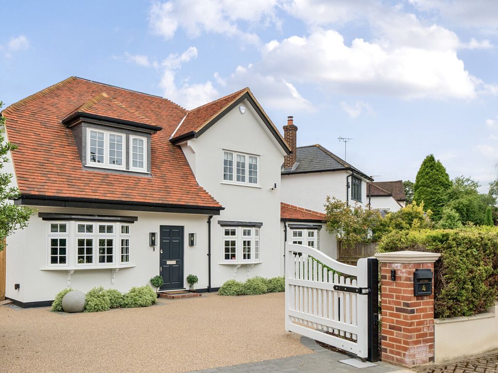 4 bed detached house for sale in Poyntell Crescent, Chislehurst, Kent